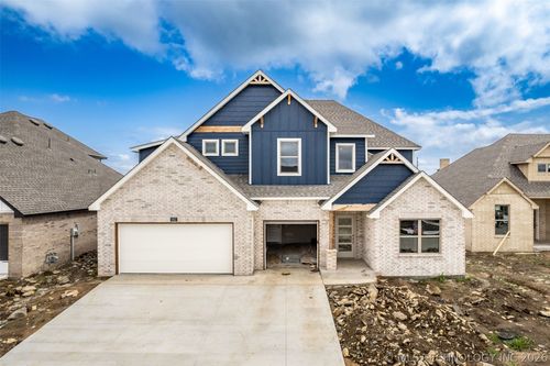2913 E Northampton St, Broken Arrow, OK, 74014-3584 | Card Image