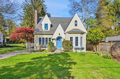 82 Crescent Ter, Bedford Hills, NY, 10507-1313 | Card Image