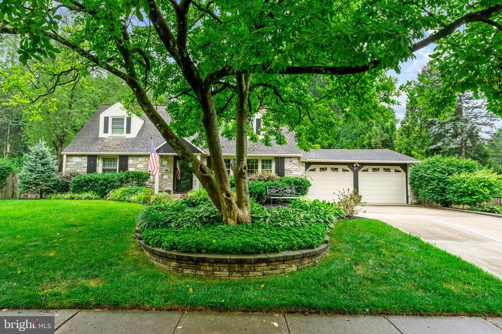 Park Pl, Oreland, PA 19075