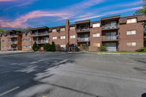 24-18555 Hickory Ct, Lansing, IL, 60438-2688 | Card Image