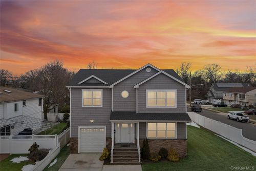 2162 Seamans Neck Rd, Seaford, NY, 11783-2508 | Card Image