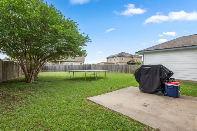 Large backyard! | Image 25
