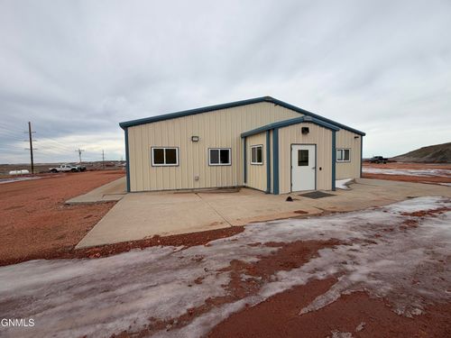 2114 24th Ave Ne, Watford City, ND, 58854-8530 | Card Image