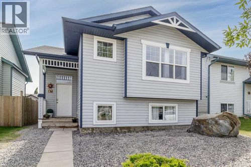 87 Wildrose Dr, Sylvan Lake, AB, T4S2L1 | Card Image