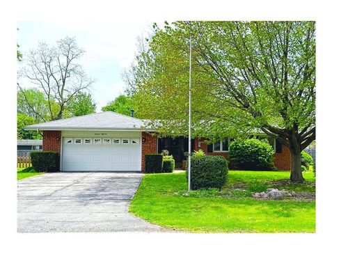 1352 N Lawrence Ave, Taylorville, IL, 62568-2722 | Card Image