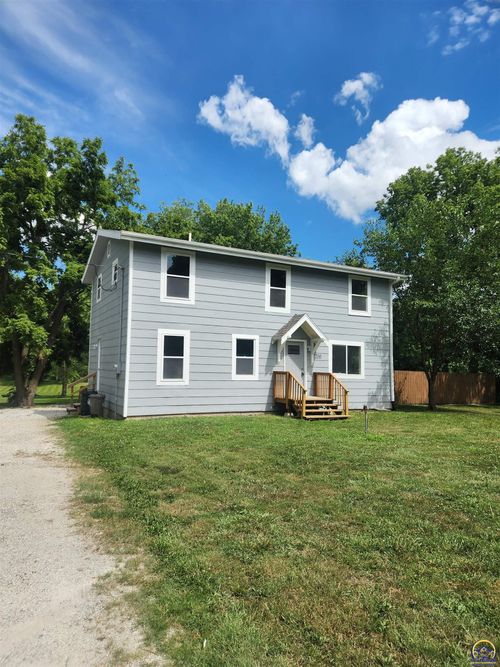 200 Annetta Ave, Hoyt, KS, 66440-9648 | Card Image