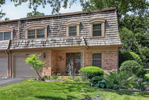 2S742 Avenue Orleans, Oak Brook, IL, 60523-1018 | Card Image