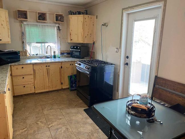 4909 51 Street, House other with 3 bedrooms, 2 bathrooms and 2 parking in Wanham AB | Image 4