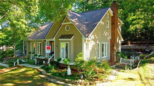 958 Laurel Wood Dr, Eden, NC, 27288-5353 | Card Image