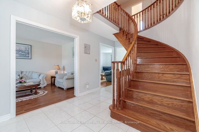10 Polygon Crt, House other with 4 bedrooms, 3 bathrooms and 4 parking in Brampton ON | Image 17