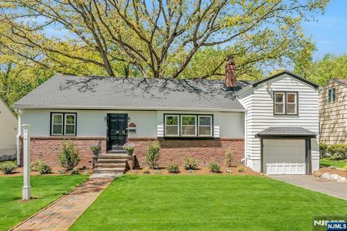 46 Chestnut Hill Pl, Glen Ridge, NJ, 07028-1003 | Card Image