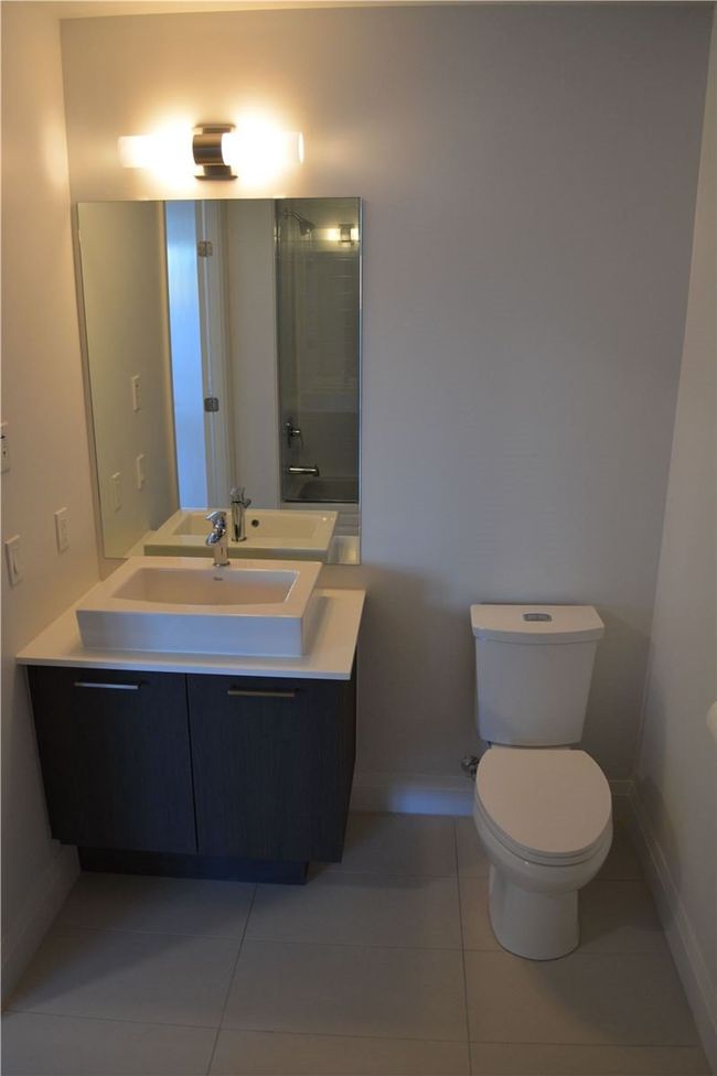 313 - 4800 Highway 7 Rd, Condo with 2 bedrooms, 1 bathrooms and 1 parking in Vaughan ON | Image 8