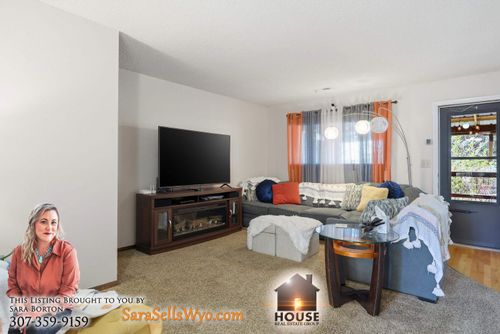 1261 Sweetwater Rd, Douglas, WY, 82633-2035 | Card Image