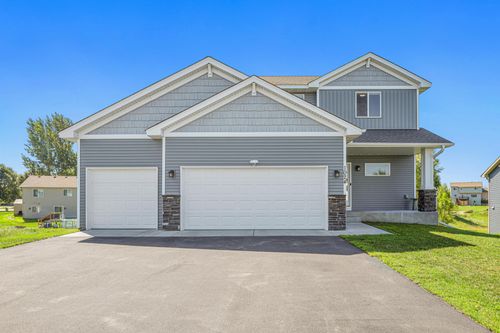 1024 Bellaire Blvd Nw, Isanti, MN, 55040-7520 | Card Image