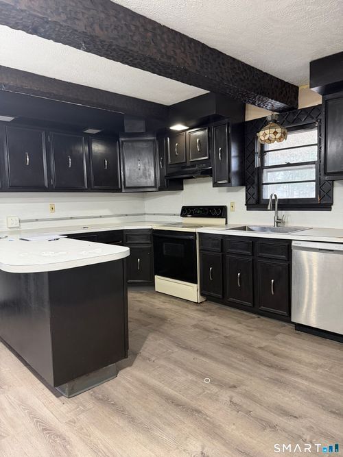 16 Saint Lawrence St, Manchester, CT, 06040-3916 | Card Image