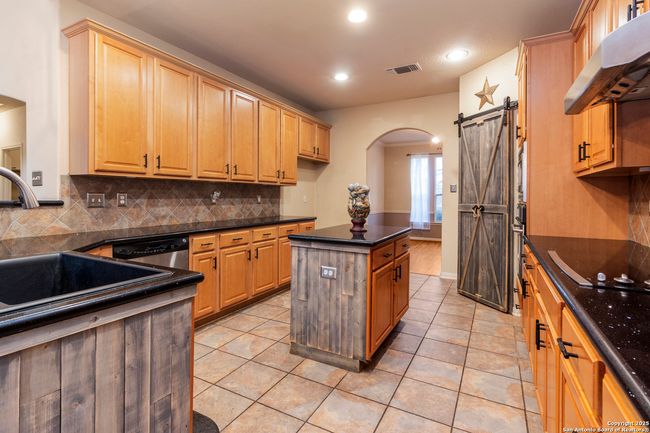 9223 Saucedo Dr, House other with 5 bedrooms, 4 bathrooms and null parking in Helotes TX | Image 7