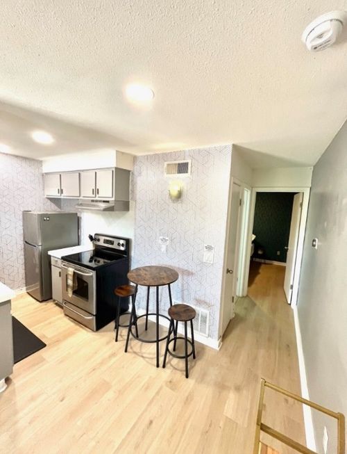 apt-30-2302 E Side Dr, Austin, TX, 78704-5204 | Card Image