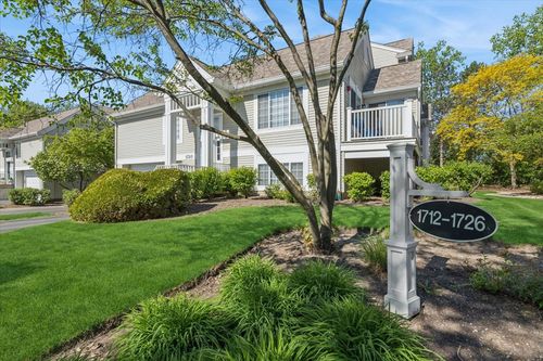 1720 Sienna Ct, Wheeling, IL, 60090-6747 | Card Image