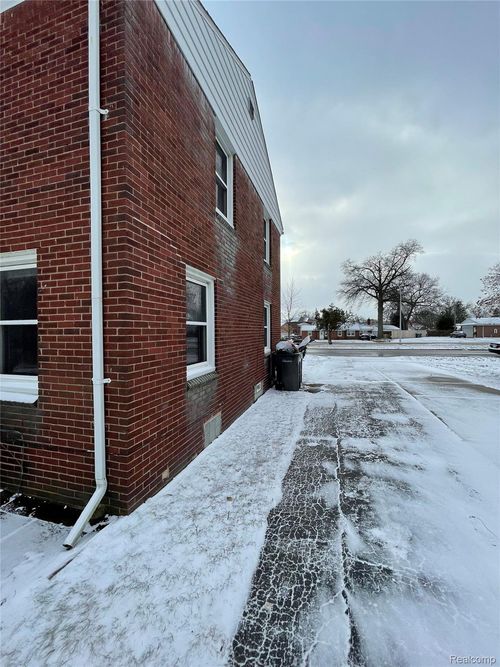 18387 Outer Dr, Dearborn, MI, 48128-1350 | Card Image