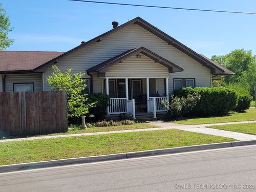 321 N Osage St, Ponca City, OK, 74601-4050 | Card Image