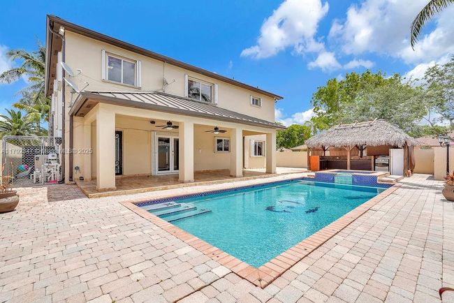 16732 Nw 89 Th Pl, House other with 4 bedrooms, 3 bathrooms and null parking in Miami Lakes FL | Image 5