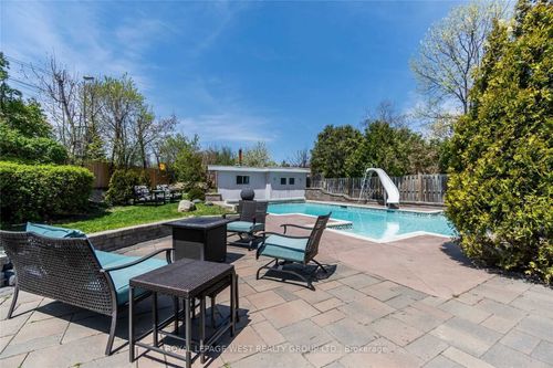 41 Vancho Cres, Etobicoke, ON, M9A4Z1 | Card Image