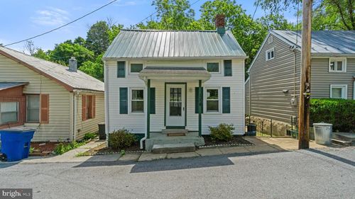 114 College St, SHEPHERDSTOWN, WV, 25443-1829 | Card Image