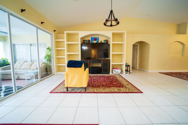 165 Cypress Trce, House other with 4 bedrooms, 3 bathrooms and null parking in Royal Palm Beach FL | Image 13