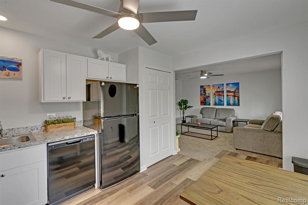 Phyllis St, Roseville, MI 48066