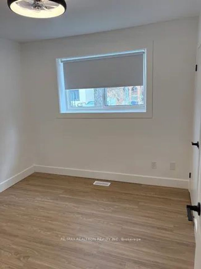 B - 781 Danforth Rd, Home with 3 bedrooms, 1 bathrooms and 2 parking in Scarborough ON | Image 7