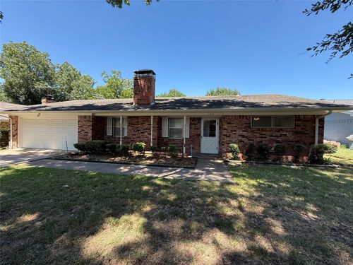 124 Poinsetta Cir, Terrell, TX, 75160-5025 | Card Image