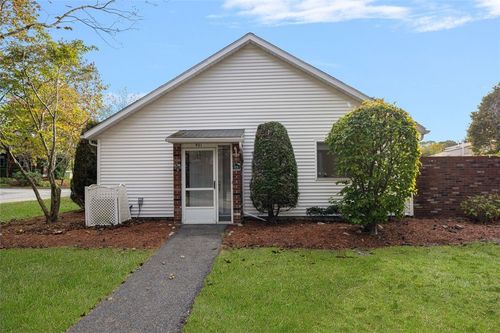 931 Williamsburg Cir, Warwick, RI, 02886-1744 | Card Image