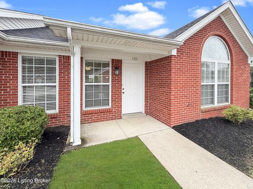 121 Woodlake Ct, Mt Washington, KY, 40047-6198 | Card Image