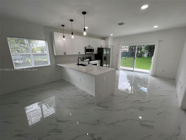 910 Nw 4th Ave, House other with 3 bedrooms, 3 bathrooms and null parking in Hallandale Beach FL | Image 16