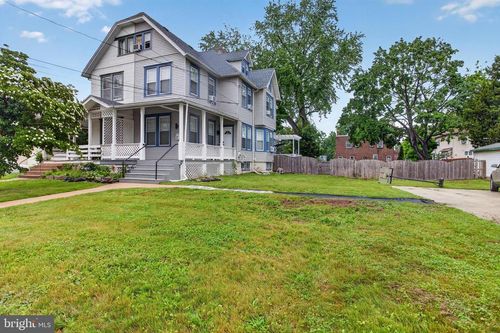 825 Andrews Ave, Darby, PA, 19023-3702 | Card Image