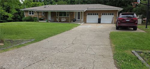 234 Pleasantview Dr, Weirton, WV, 26062-2729 | Card Image