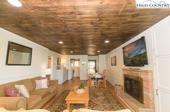 APT-25 - 220 Northridge Rd, Condo with 3 bedrooms, 3 bathrooms and null parking in Beech Mountain NC | Image 4