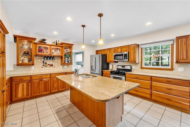 READY FOR A NEW CHEF!!! OPEN AND SPACIOUS CUSTOM CLASSIC UPDATED WTH GRANITE COUNTERS, TONS OF CABINETS AND OVERSIZED DRAWERS, TILED BACKSPLASH AND OVERSIZED CENTER ISLAND | Image 10