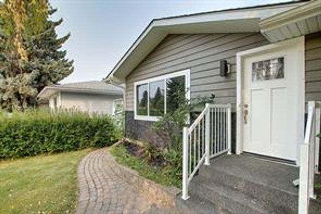 15 Haddock Rd Sw, House detached with 3 bedrooms, 3 bathrooms and 3 parking in Calgary AB | Image 6