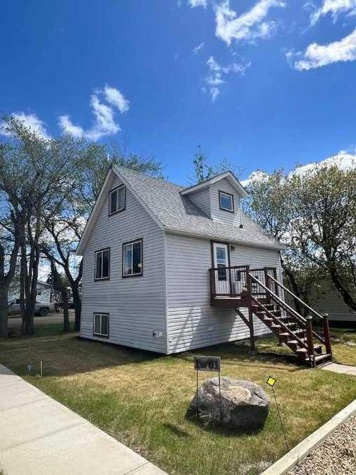 {{alt}} | Card Image