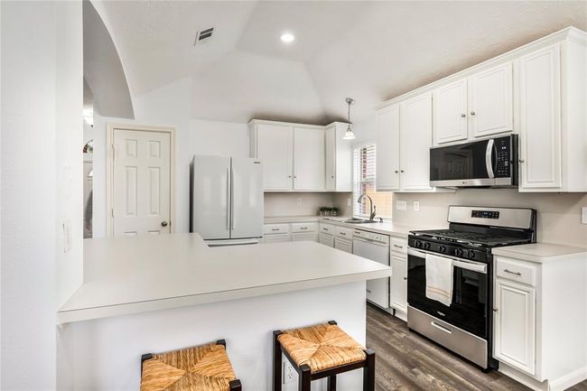 Kitchen with NEW gas range | Image 16
