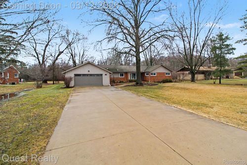 28094 Wildwood Trl, Farmington Hills, MI, 48336-2268 | Card Image