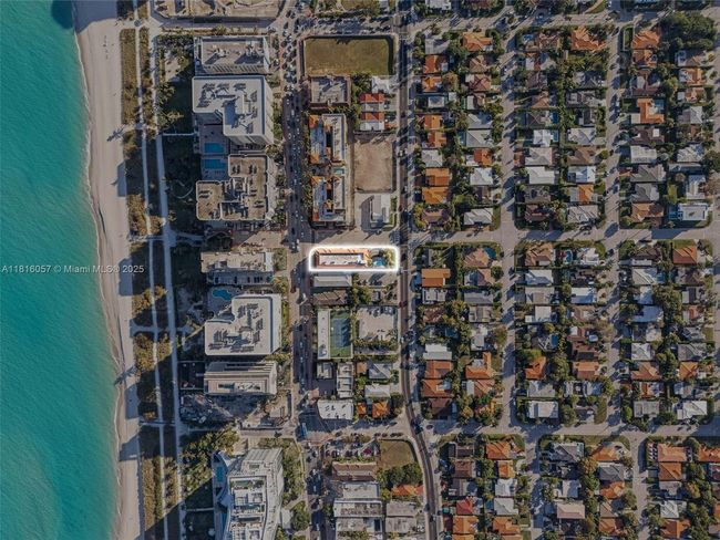 APT-202 - 8900 Collins Ave, Condo with 3 bedrooms, 2 bathrooms and null parking in Surfside FL | Image 22