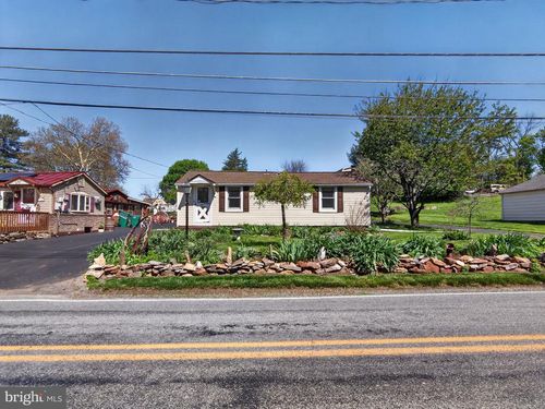 8275 Mertztown Road, ALBURTIS, PA, 18011 | Card Image