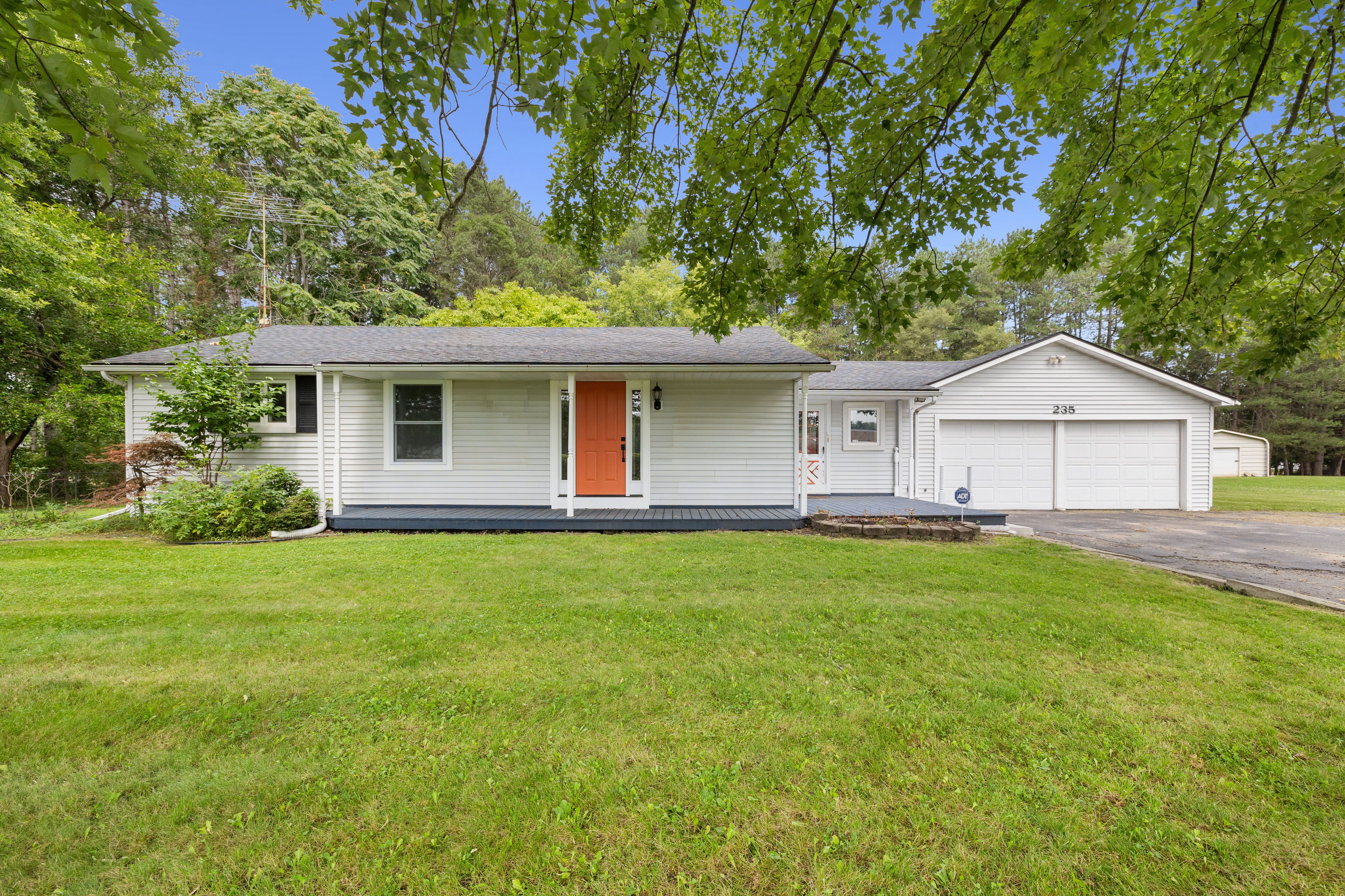 Hyatt Ln, Linden, MI 48451
