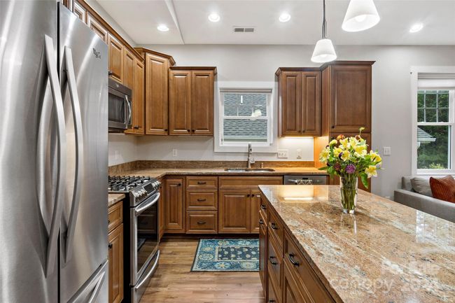 Stainless steel appliances and granite counter tops | Image 15
