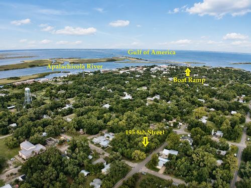 195 8th St, Apalachicola, FL, 32320-1443 | Card Image