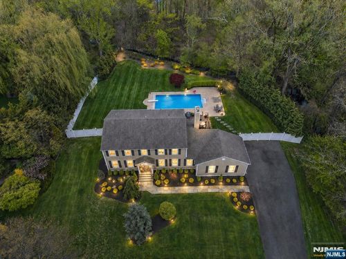19 Blueberry Ct, Mahwah, NJ, 07430-2800 | Card Image