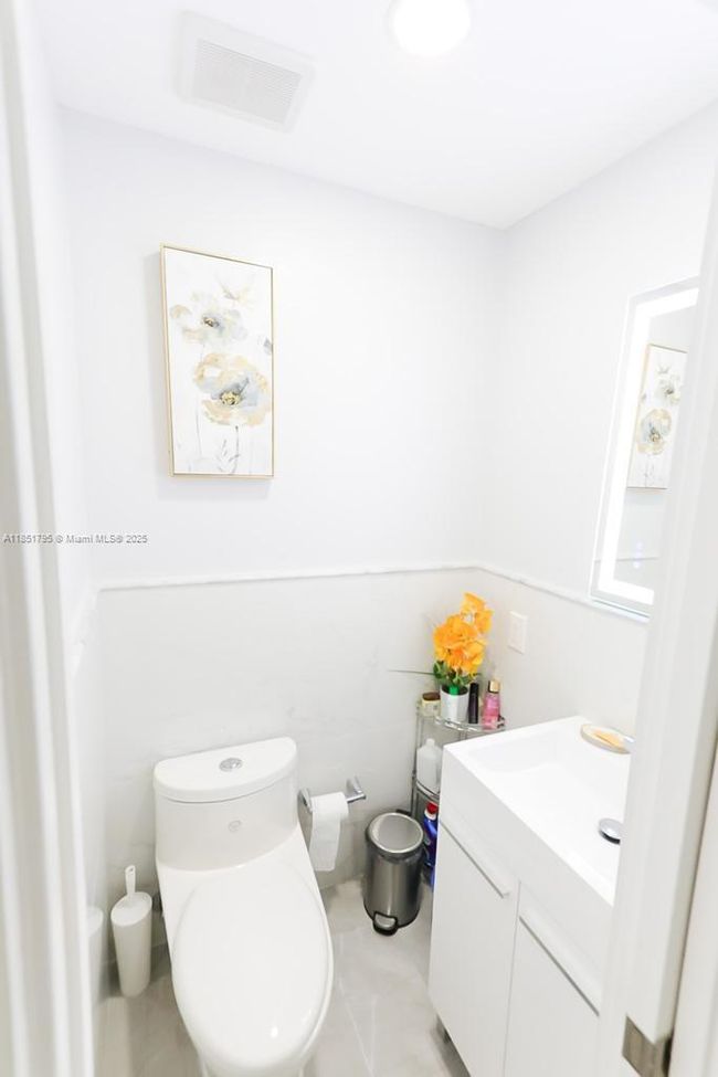3813 Sw 149 Th Pl, House other with 4 bedrooms, 3 bathrooms and null parking in Miami FL | Image 17