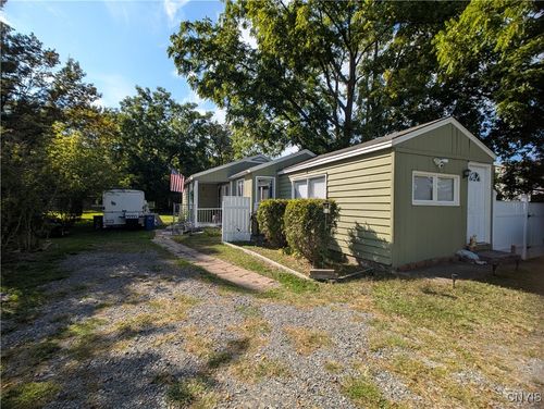 7689 Oswego Rd, Liverpool, NY, 13090-2943 | Card Image